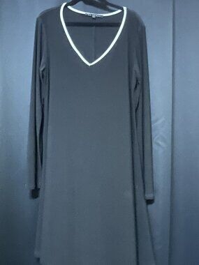 Nik & Nash – Long Sleeve – Flowy Women’s Dress
